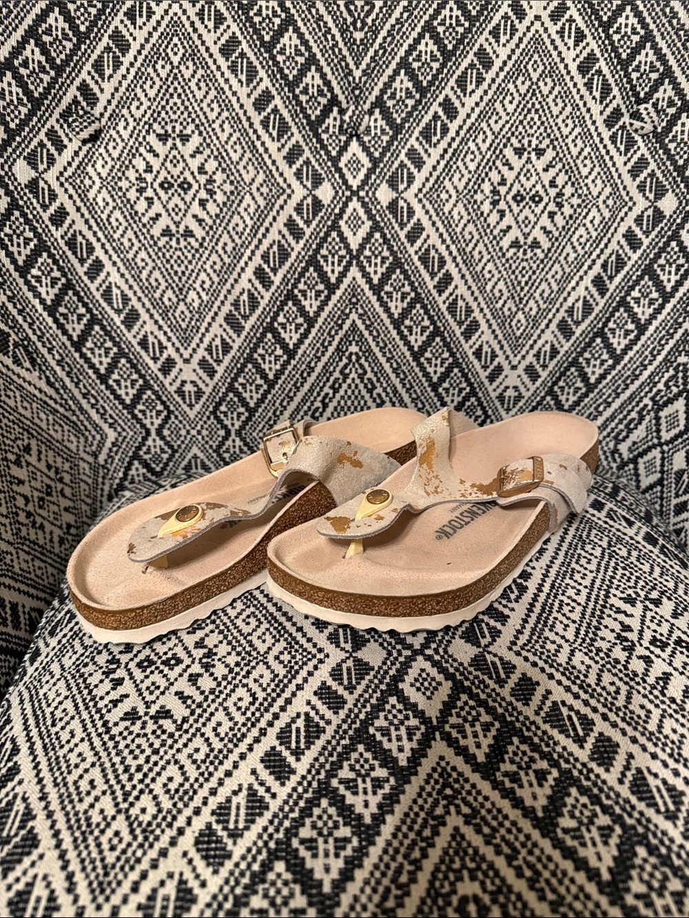 Birkenstock Gizeh Suede Thong Sandals in Blush with Gold Accents - Picture 4 of 4